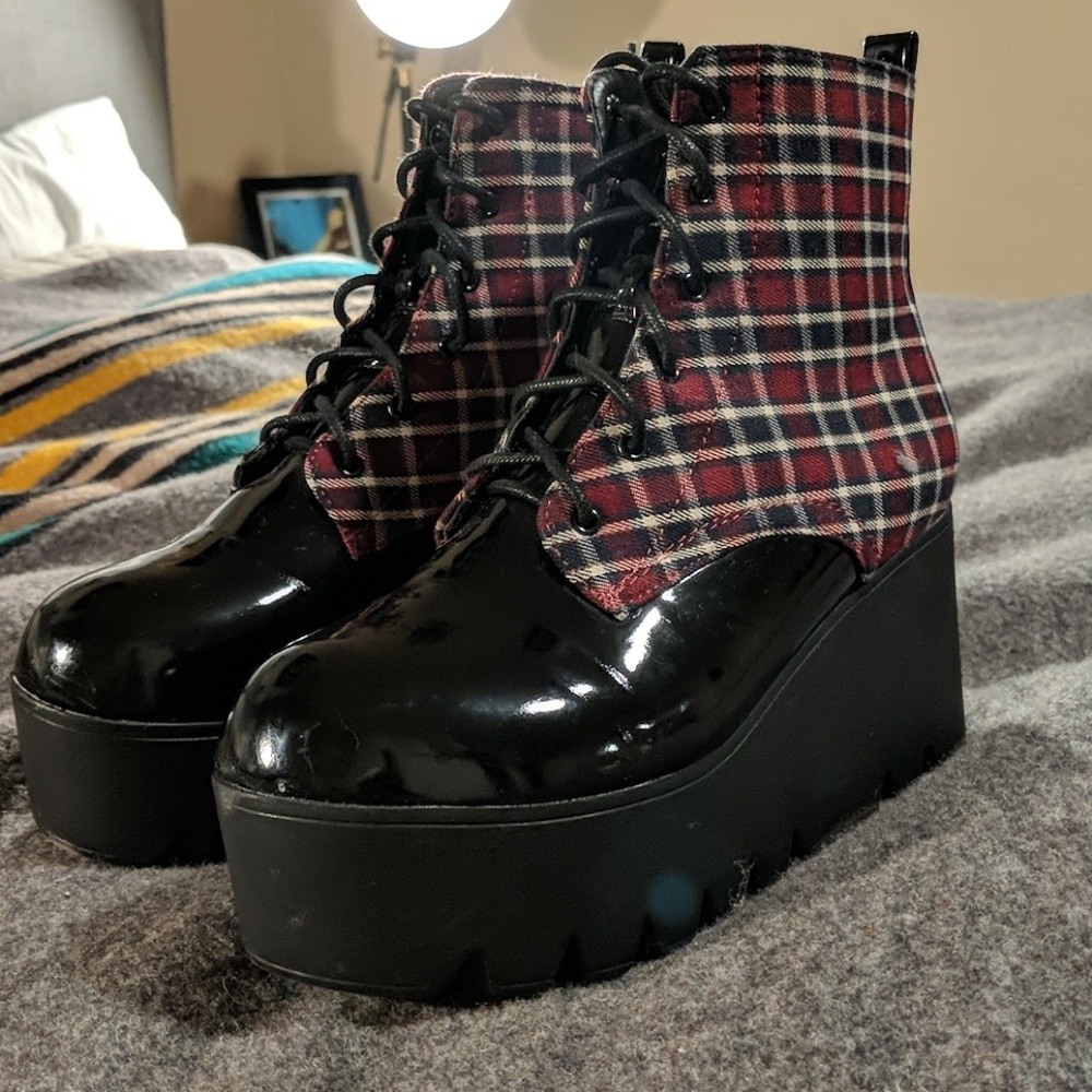 Qupid plaid platform boots